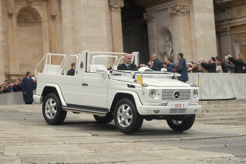 Jeden z Papamobili papieża Benedykta XVI bazował na Mercedesie G500 (w463)