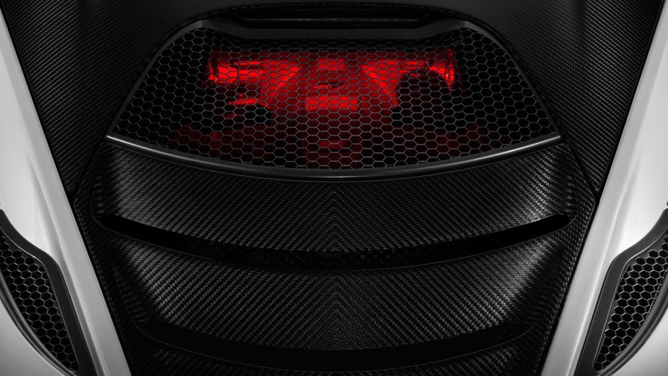 Nowy McLaren P14 - wyścig zbrojeń V8 trwa