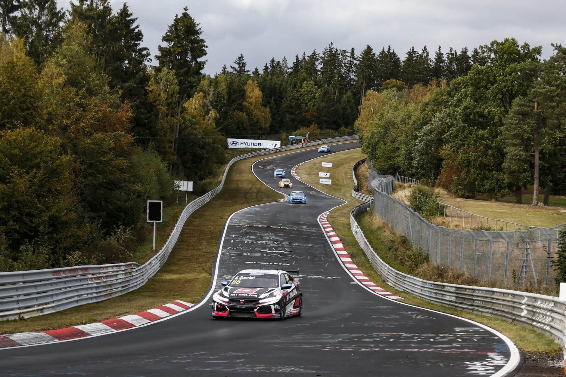 Sterowiec Goodyear Blimp gotowy do rozpoczęcia drugiego sezonu WTCR na Pętli Północnej