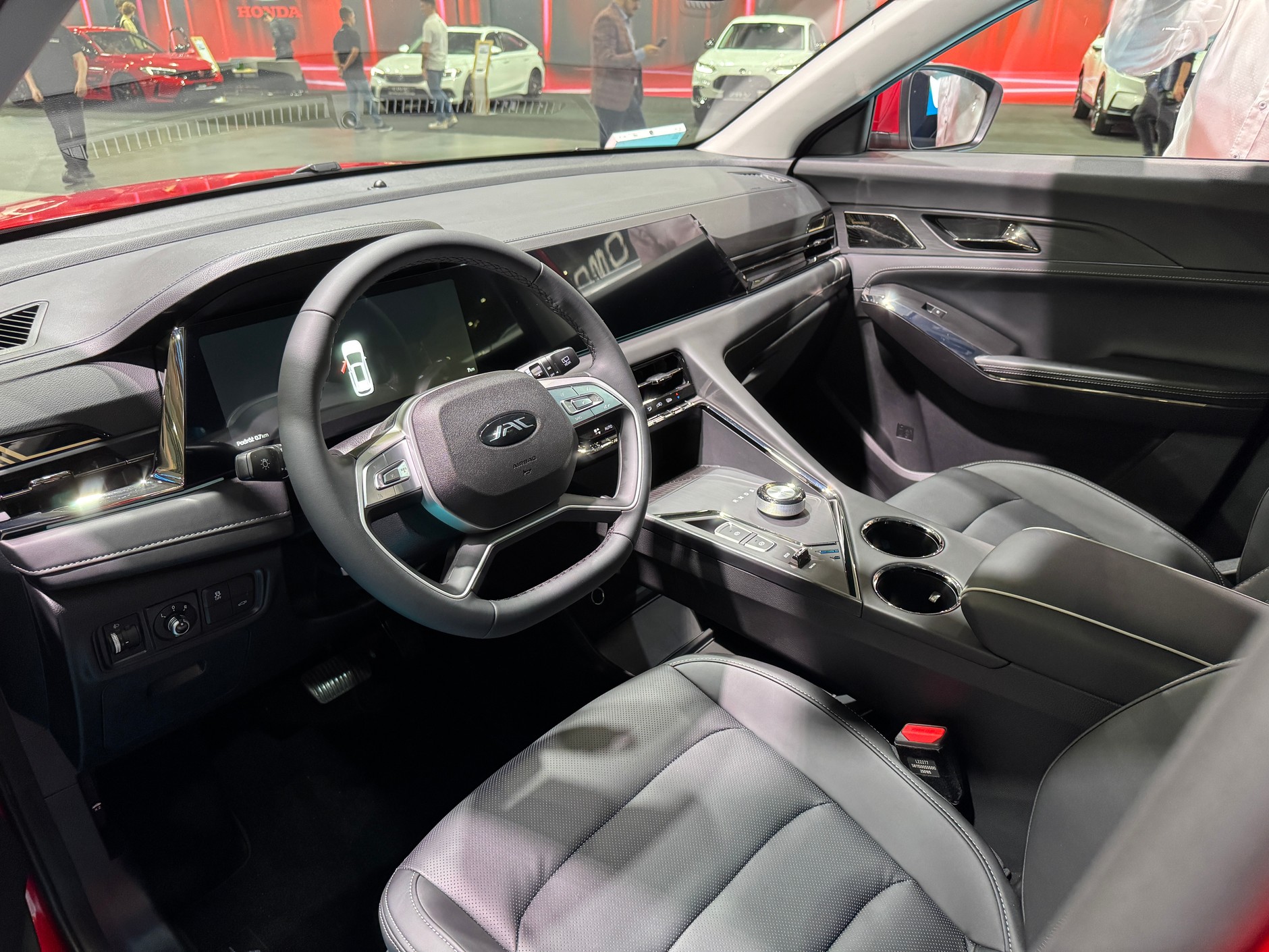 JAC na Poznań Motor Show 2025