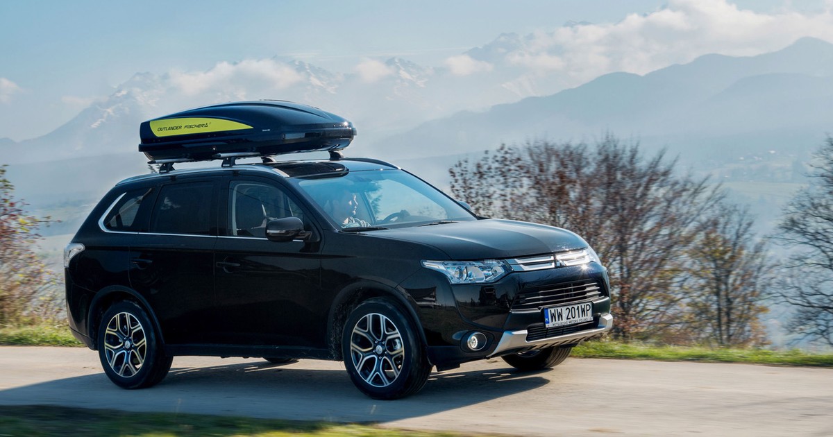 Mitsubishi Outlander 2.2 DI-D Fischer: boks dachowy to najlepsze miejsce
do przewozu nart, ale w Outlanderze wymaga on dopłaty