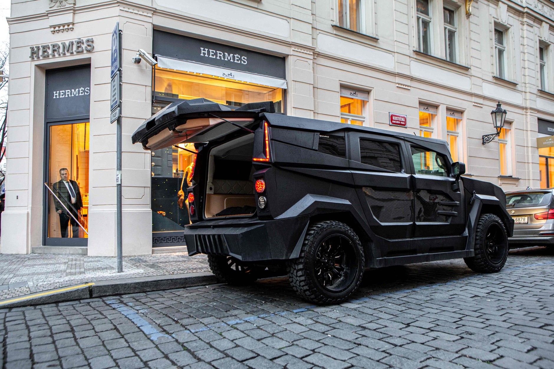 Dartz Prombron Black Stallion