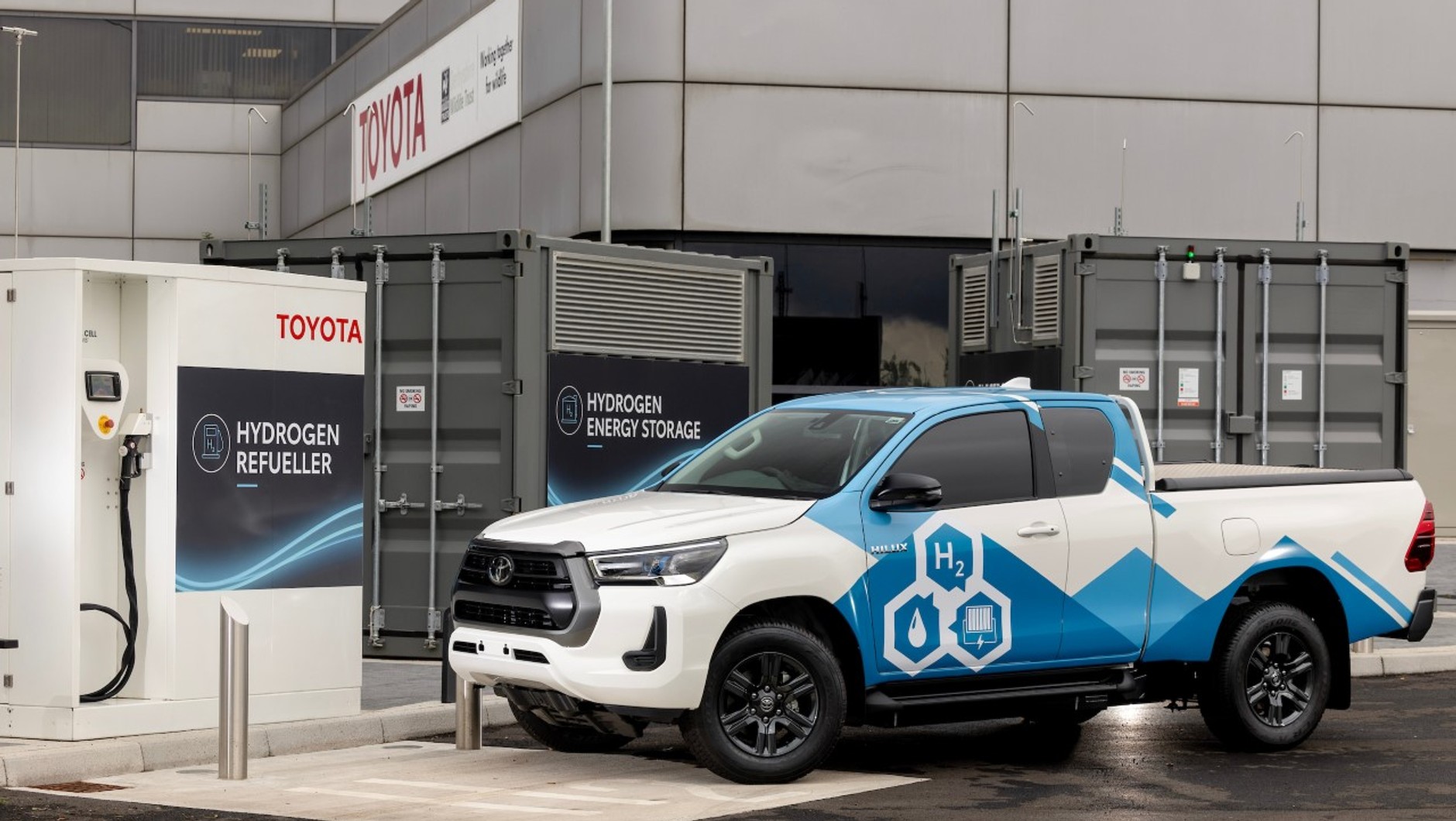 Toyota Hilux ma elektryczny napęd "ładowany wodorem"