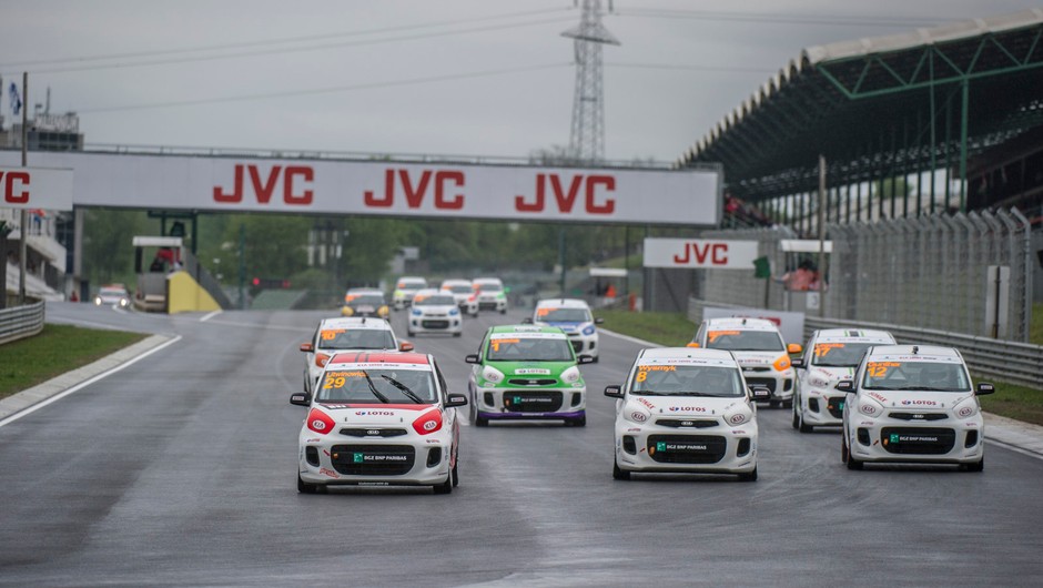 Kia Lotos Race