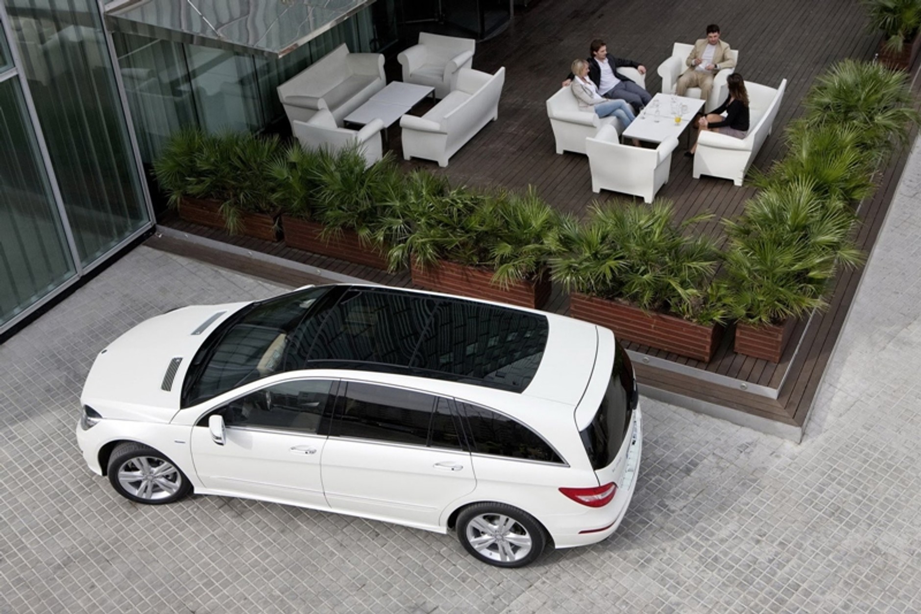 Mercedes klasy R – najbardziej niezdecydowane auto świata jest teraz jeszcze brzydsze