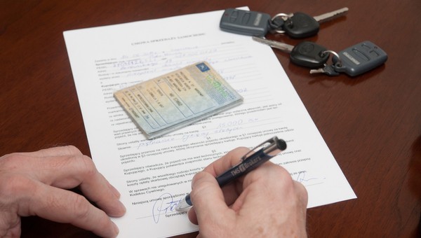 Kupiłeś używane auto i nie złożyłeś tej deklaracji? Kara może być drakońska