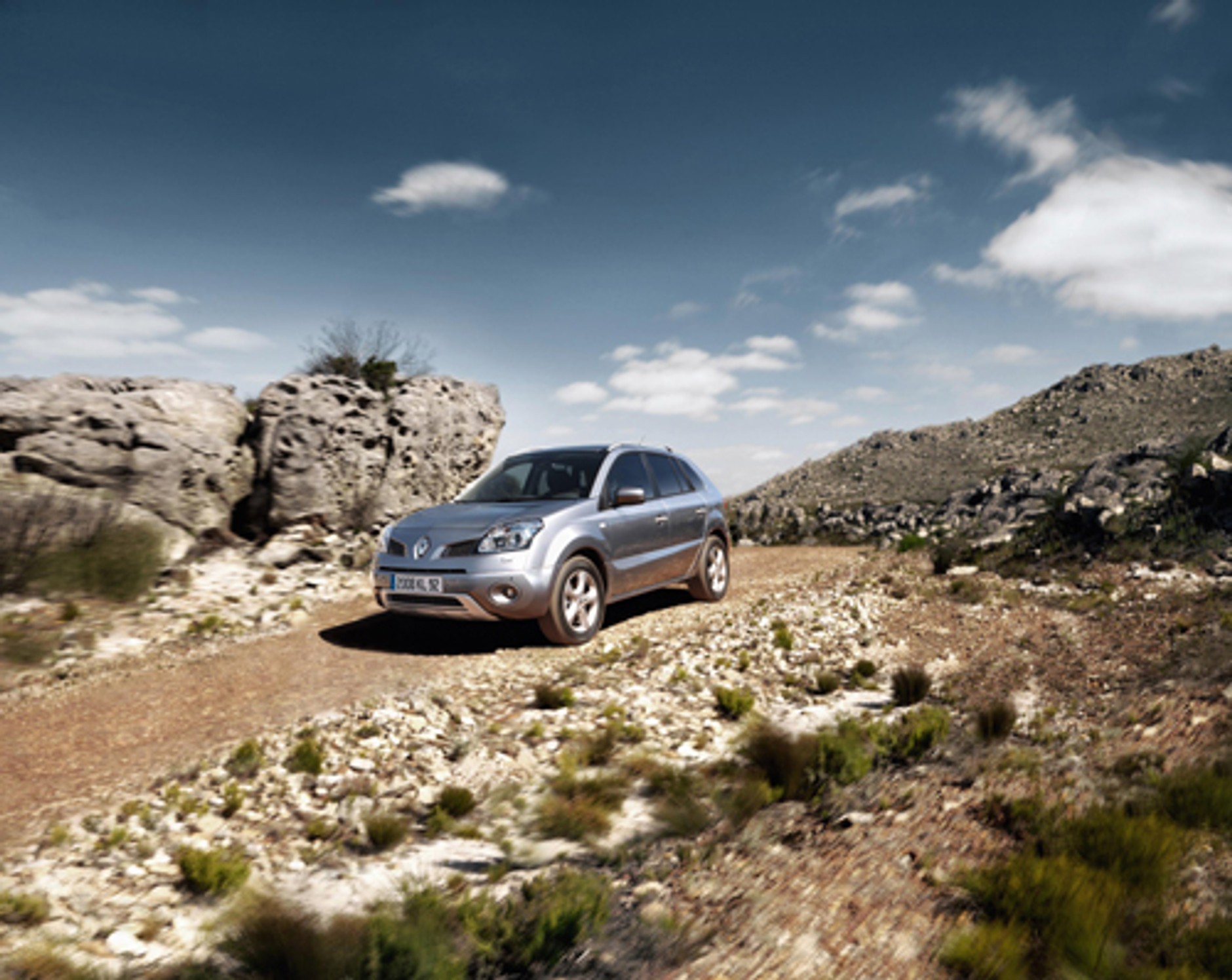 Koleos - prawdziwy SUV Renault już w lipcu pojawi się w salonach