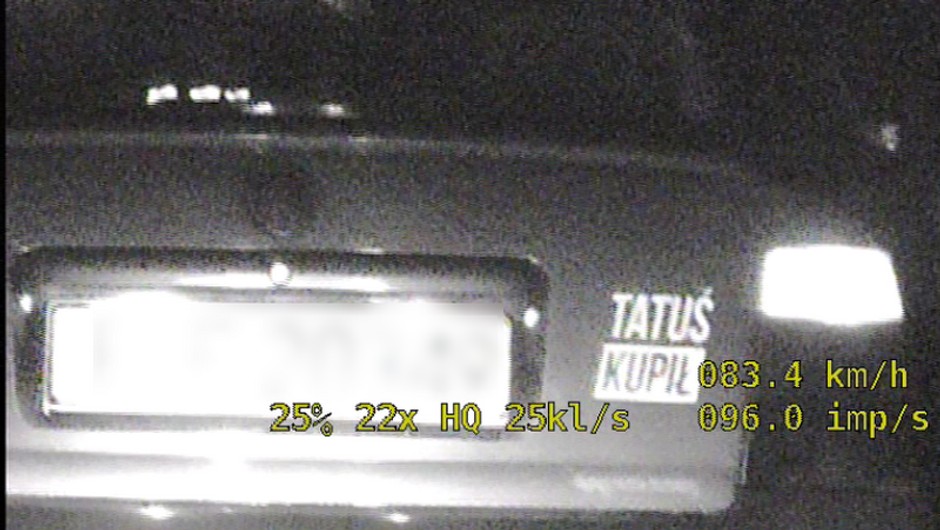 Tatuś zapłaci też mandat i da na nowe prawo jazdy?”