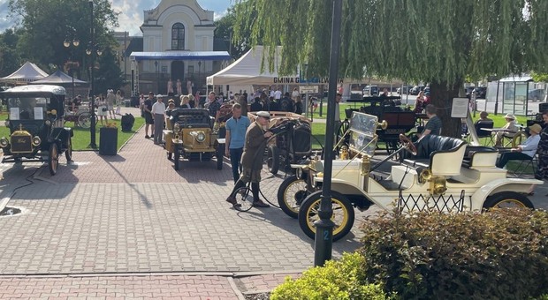 To wyjątkowa okazja, by ujrzeć motoryzację sprzed ponad 100 lat. Piknik Belle Epoque na Mazowszu