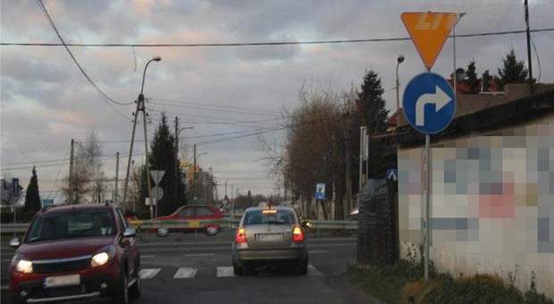 Czy musisz się zatrzymać na takim skrzyżowaniu? Wyjaśniamy