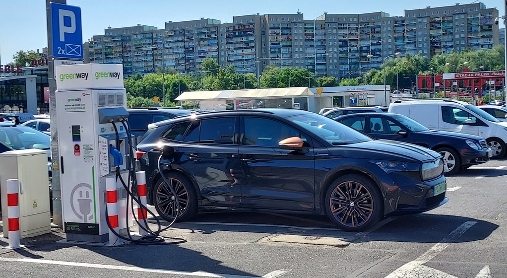Skoda Enyaq 2022 80 kWh, stacja ładowania Greenway w Wałbrzychu