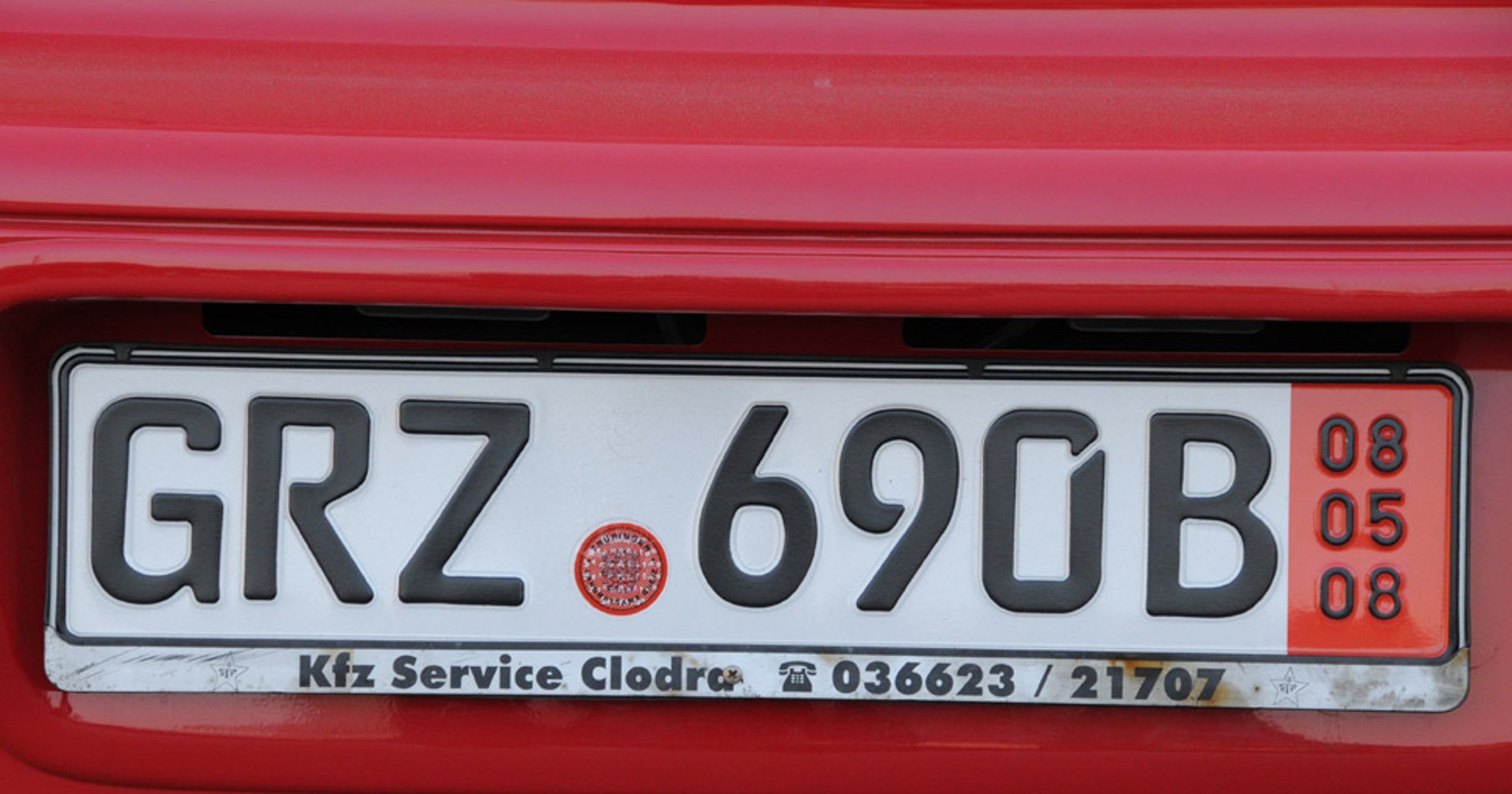 Jak długo można jeździć ze starymi tablicami rejestracyjnymi?
