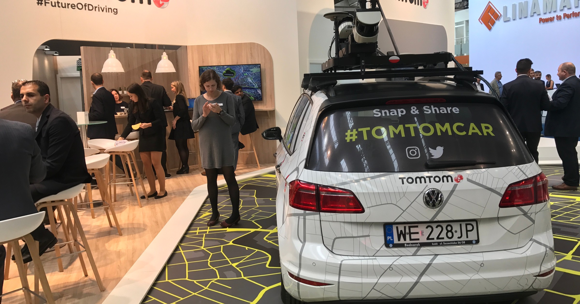 Specjalnie przygotowany samochód TomTom do zbierania danych mapowych