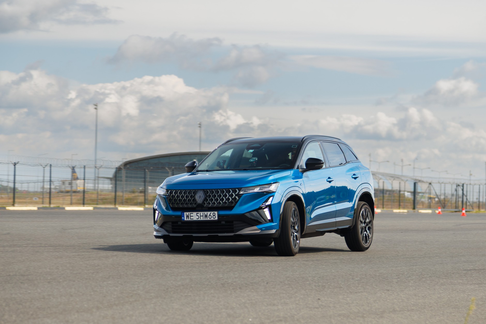 Renault Austral z systemem 4Control