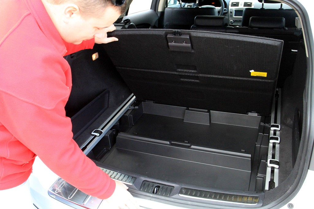 Test Toyoty Avensis Kombi 2.0 D-4D: rodzinnie i sportowo