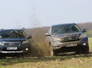 Czy istnieją auta dobre na wszystko? Toyota RAV4 kontra Honda CR-V