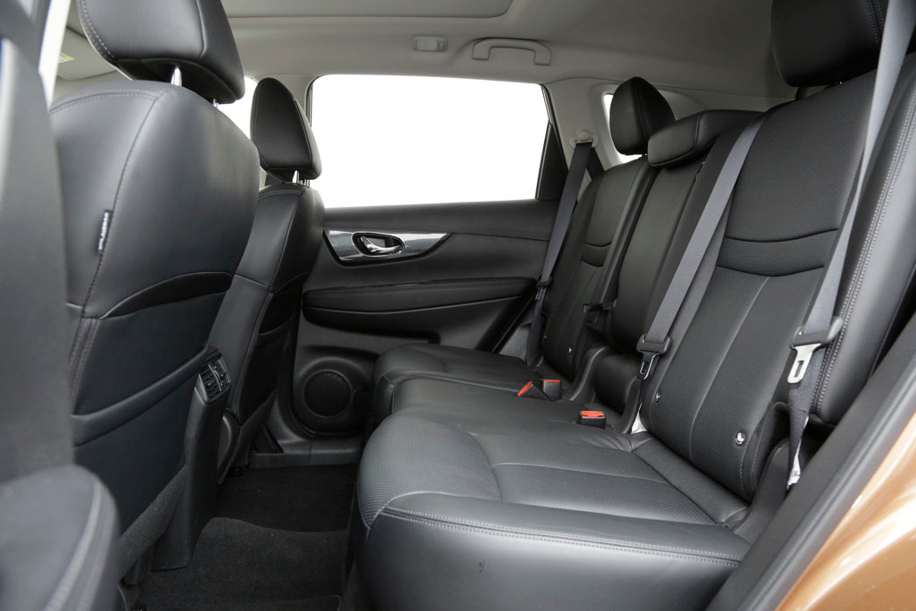 Nissan X-trail jeździ po lodzie