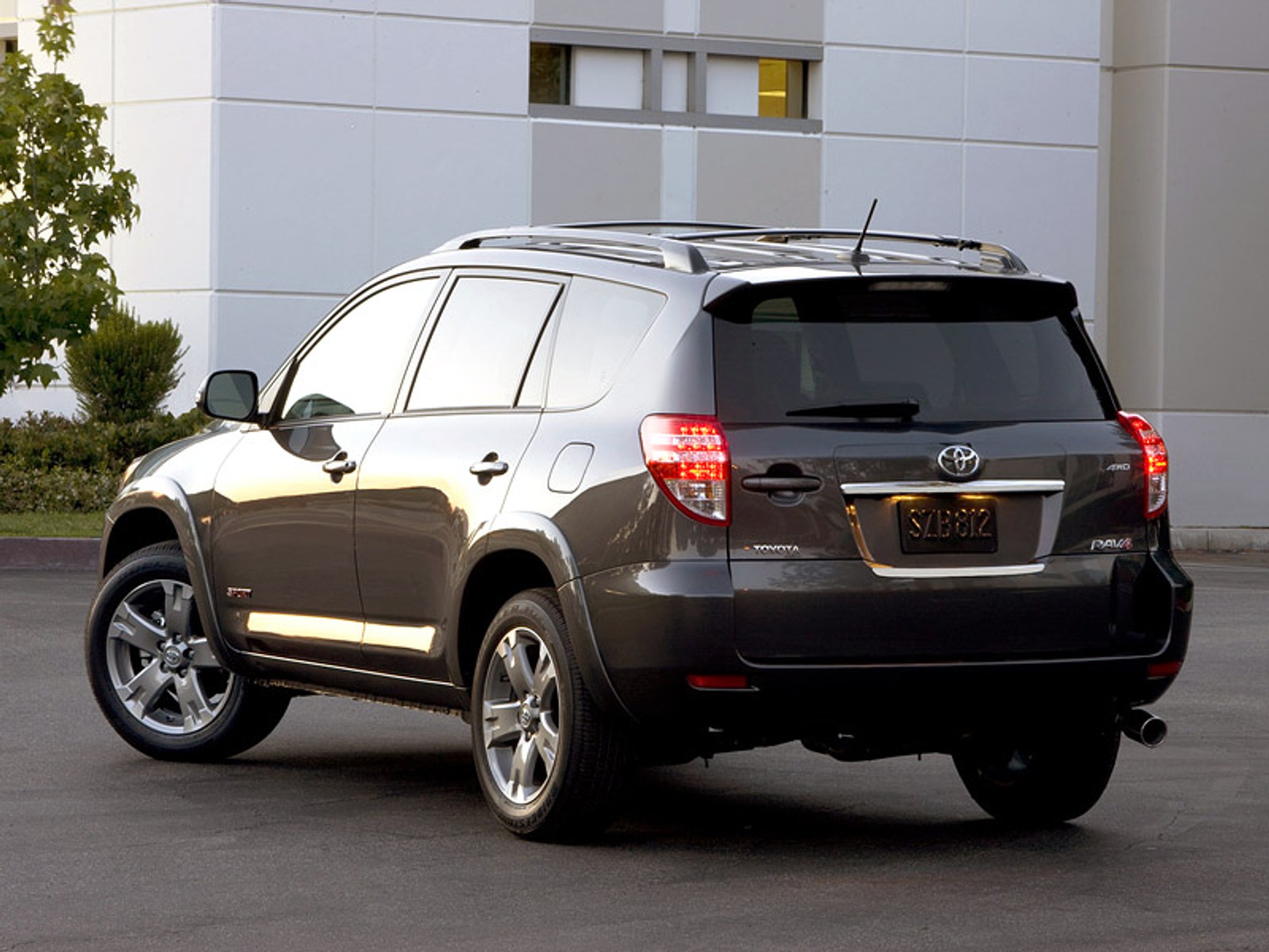 Toyota RAV4: nowy silnik 2,5 l (180 KM) dla USA