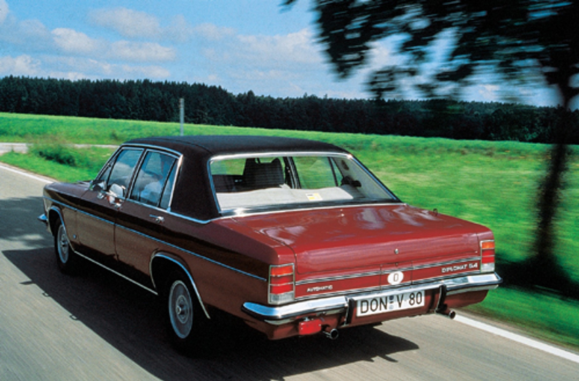Opel Diplomat - Na placówce dyplomatycznej