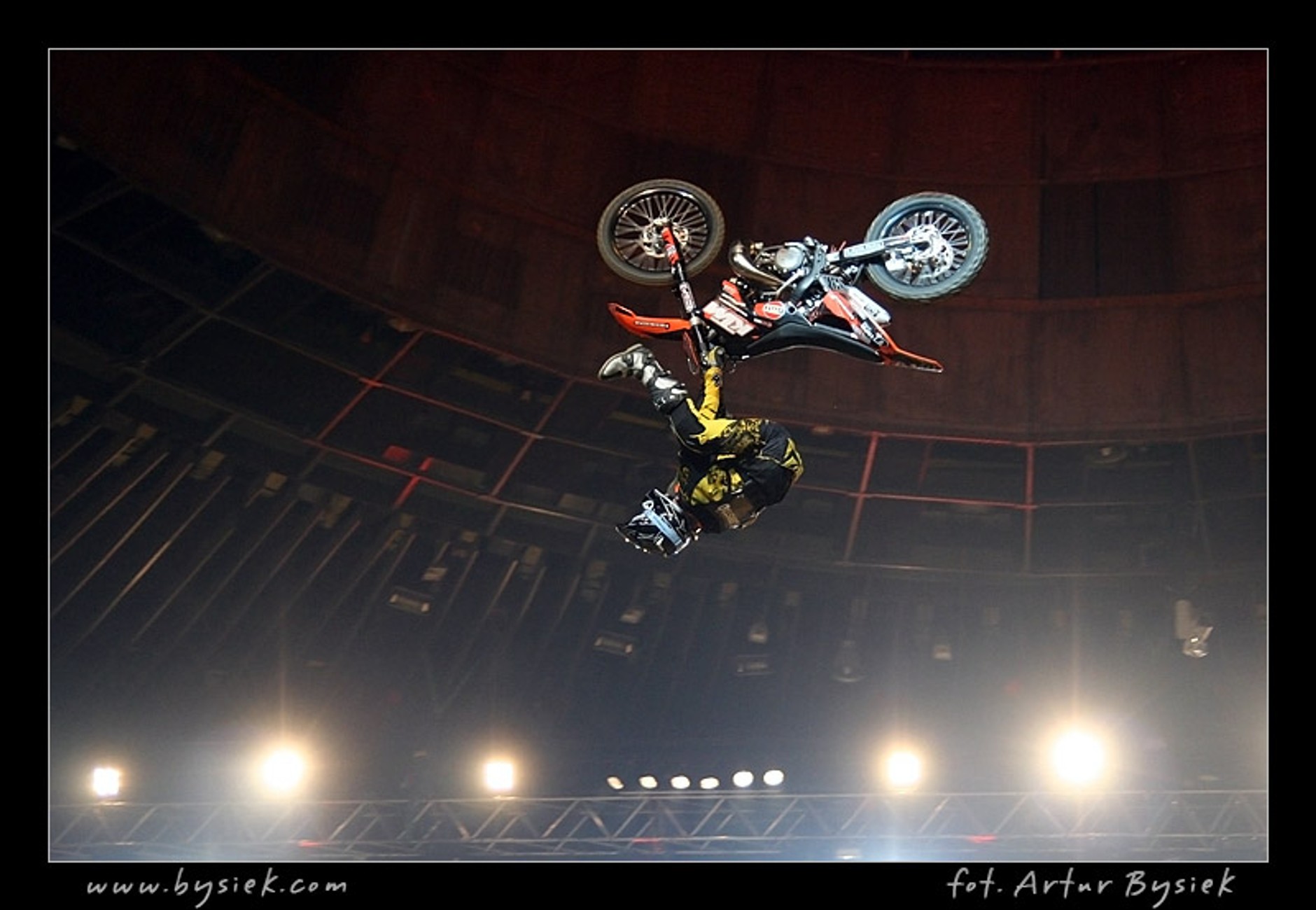 DIVERSE Night of the Jumps - fotografował Artur Bysiek