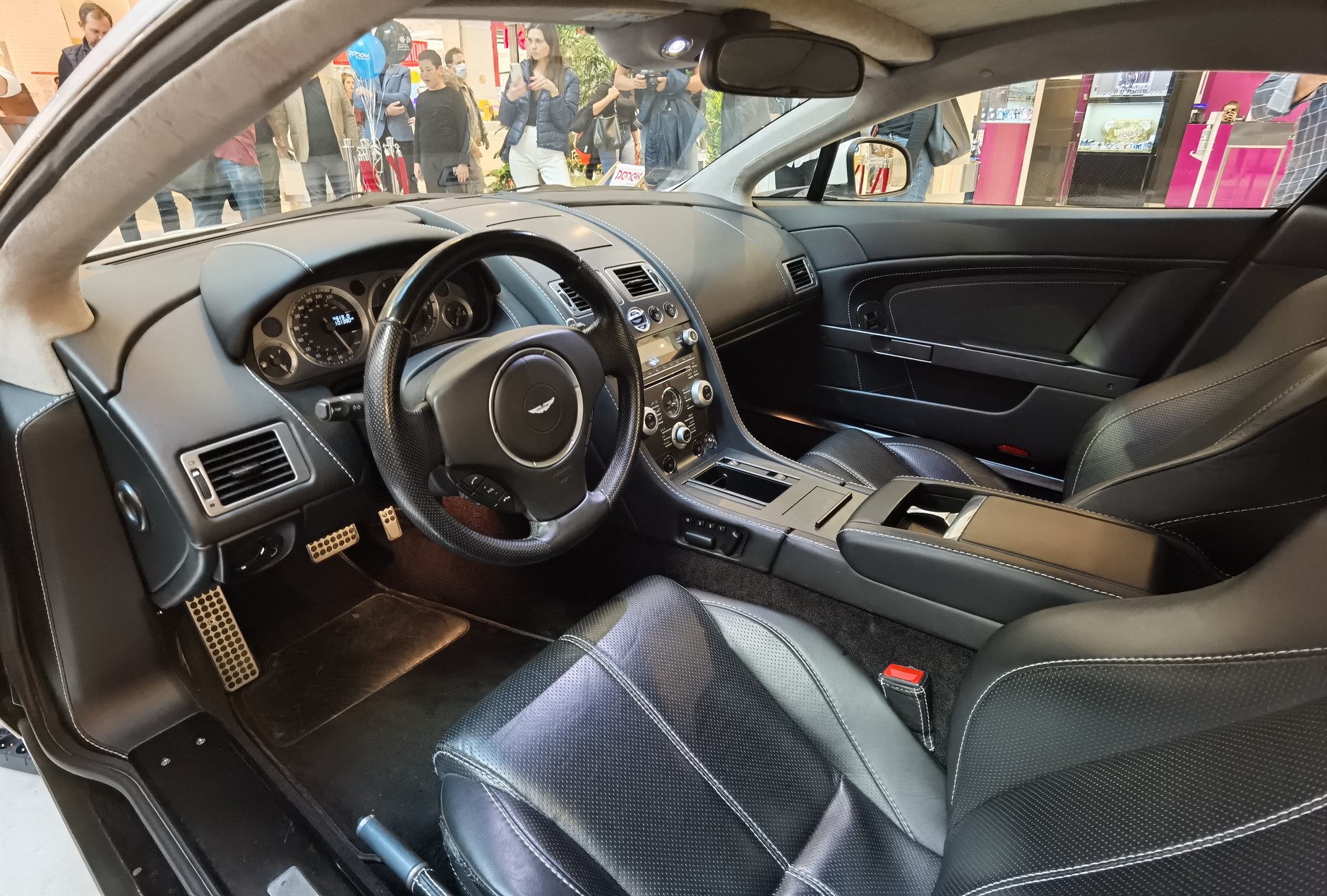 Aston Martin V8 Vantage Panek CarSharing