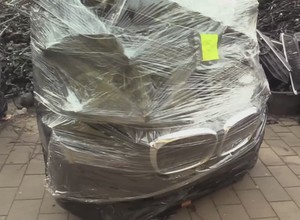 To nie był po prostu warsztat samochodowy. Policjanci odkryli "dziuplę"