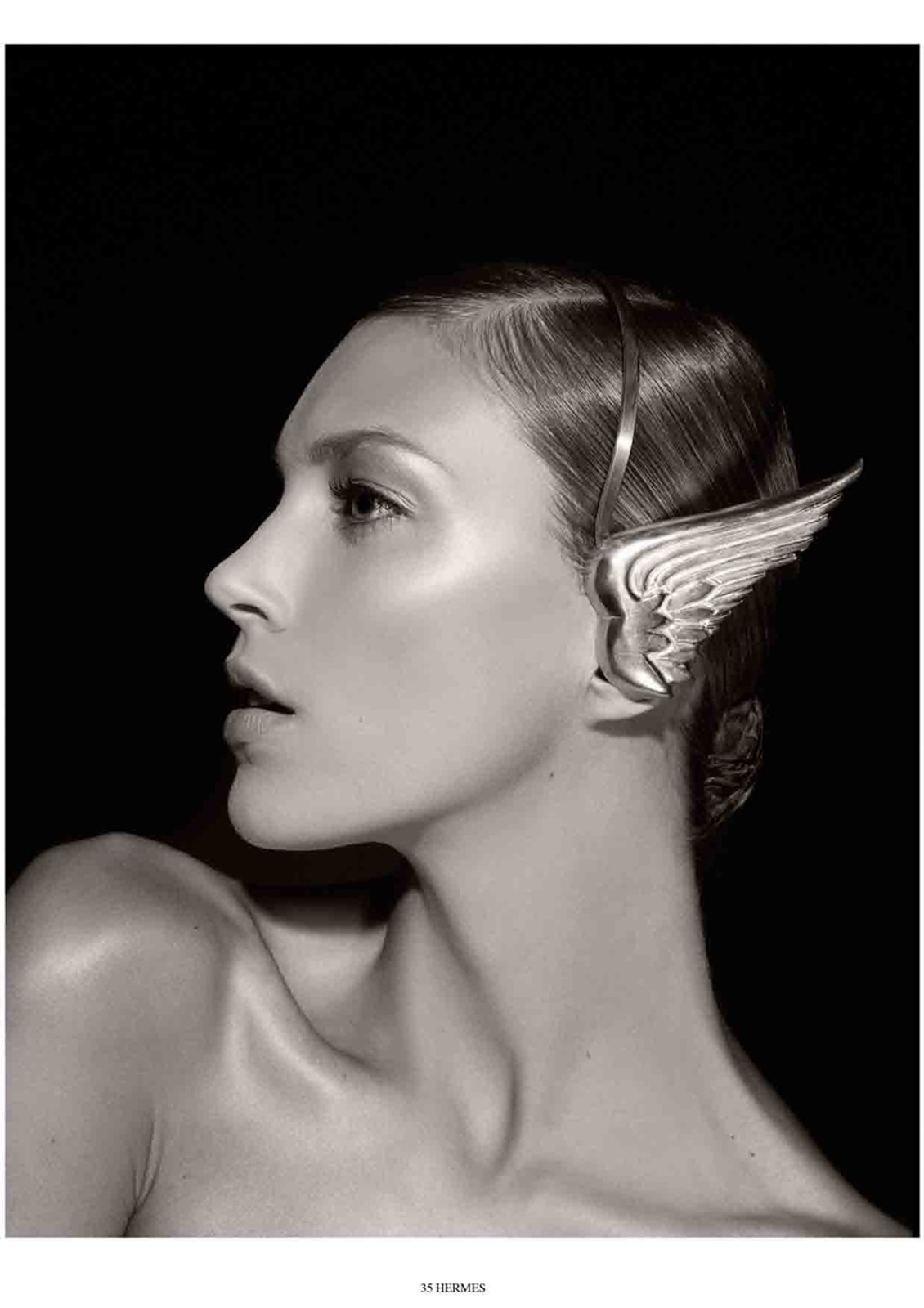 Kalendarz Pirelli 2011 z facetami, kobietami i znaną aktorką