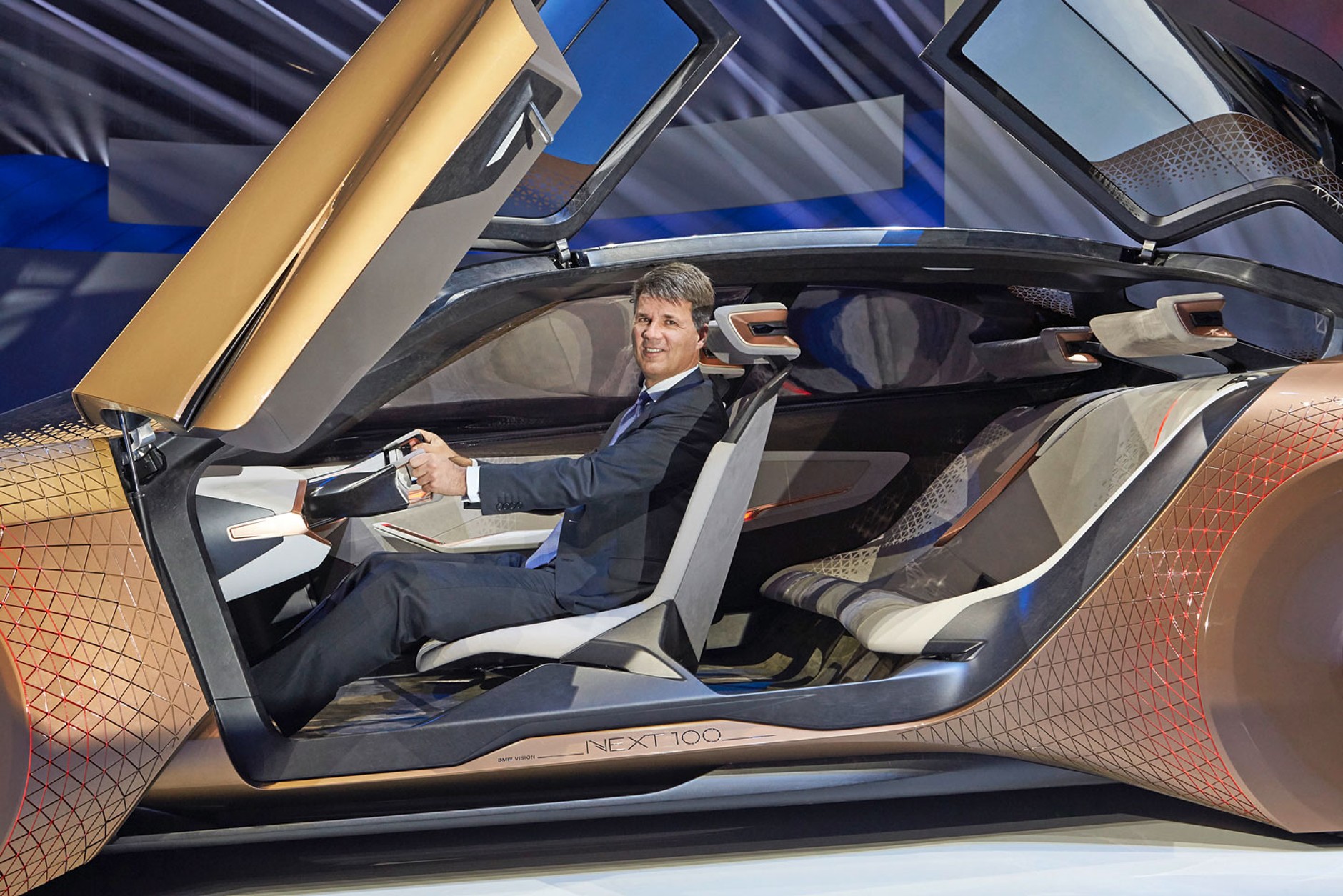BMW Vision Next 100 na jubileusz