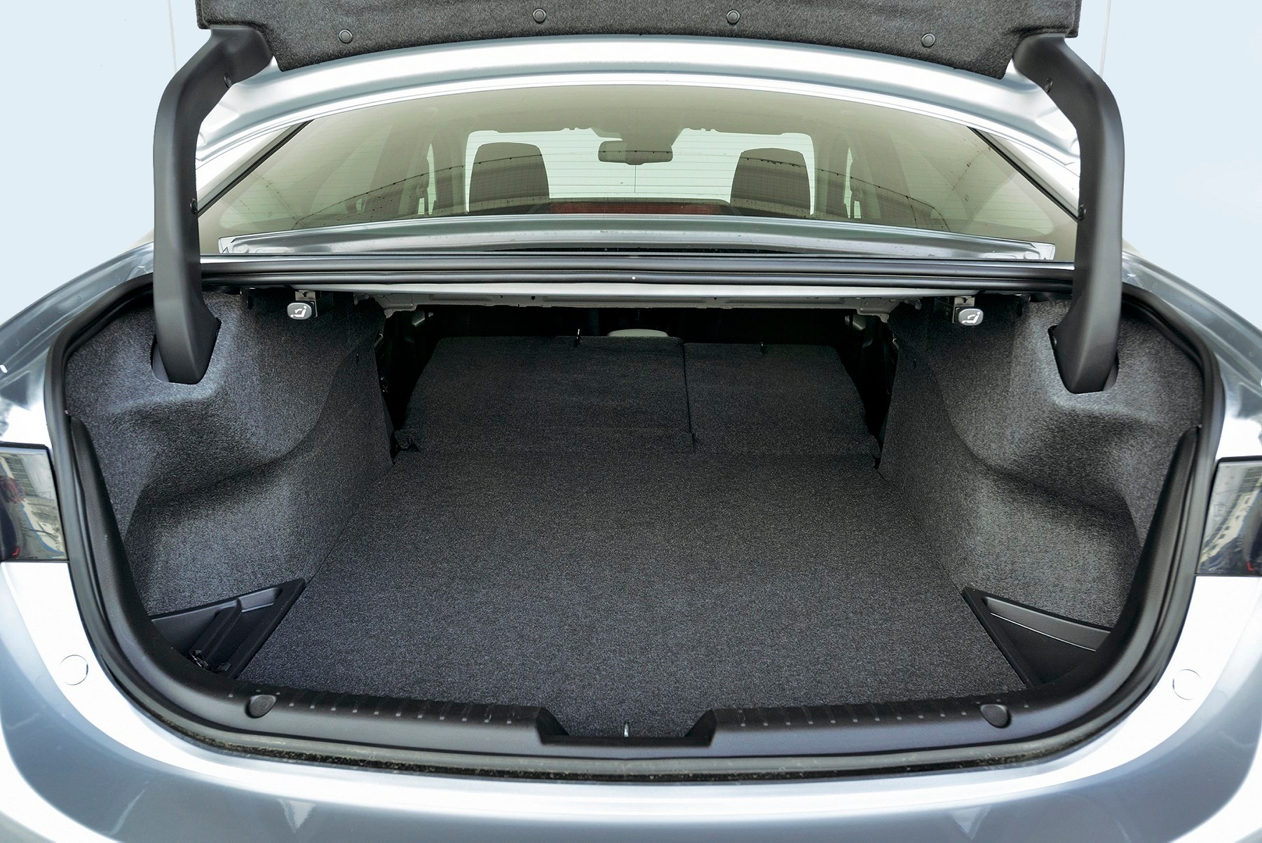 Limuzyny pod lupą - nowa Kia Optima kontra Ford Mondeo, Mazda 6, Opel Insignia i Peugeot 508