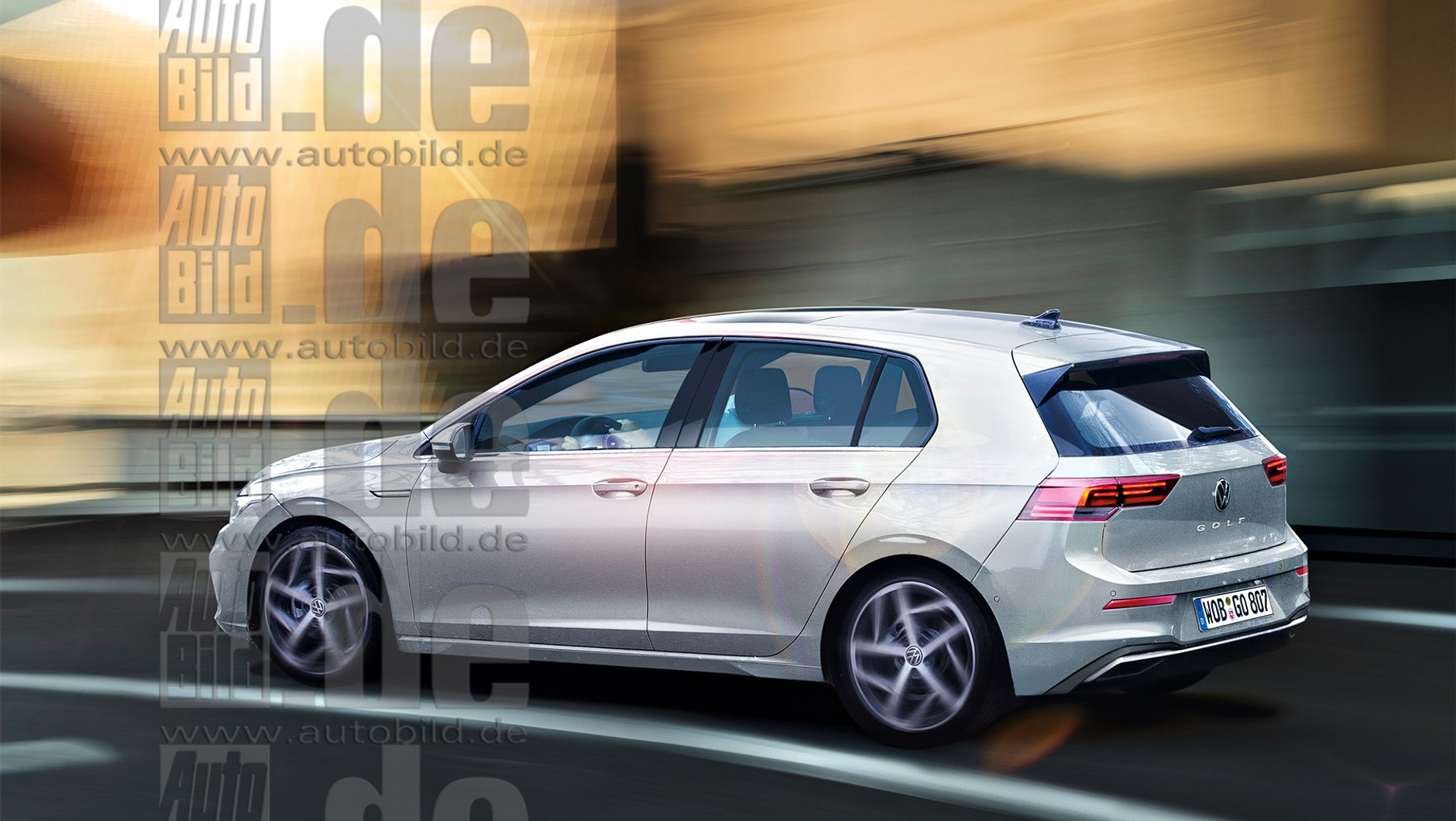 Volkswagen Golf VII: różnice w stosunku do aktualnej generacji to spłaszczony przód, podniesiony tył. A jednak nie da się go pomylić z innym modelem.