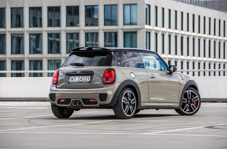 Mini Cooper 2.0 JCW - imponuje jazdą, wyglądem i ceną