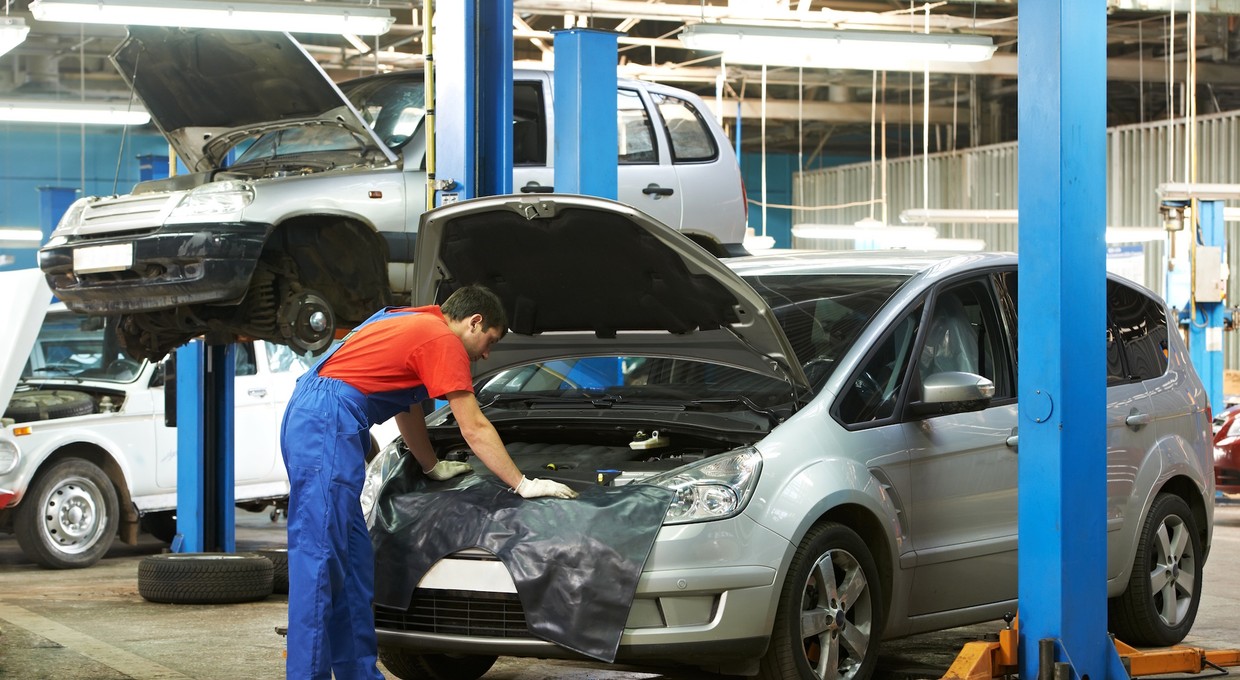 Gdzie sprawdzić auto przed zakupem: stacja szybkiej obsługi czy serwis „za rogiem”?