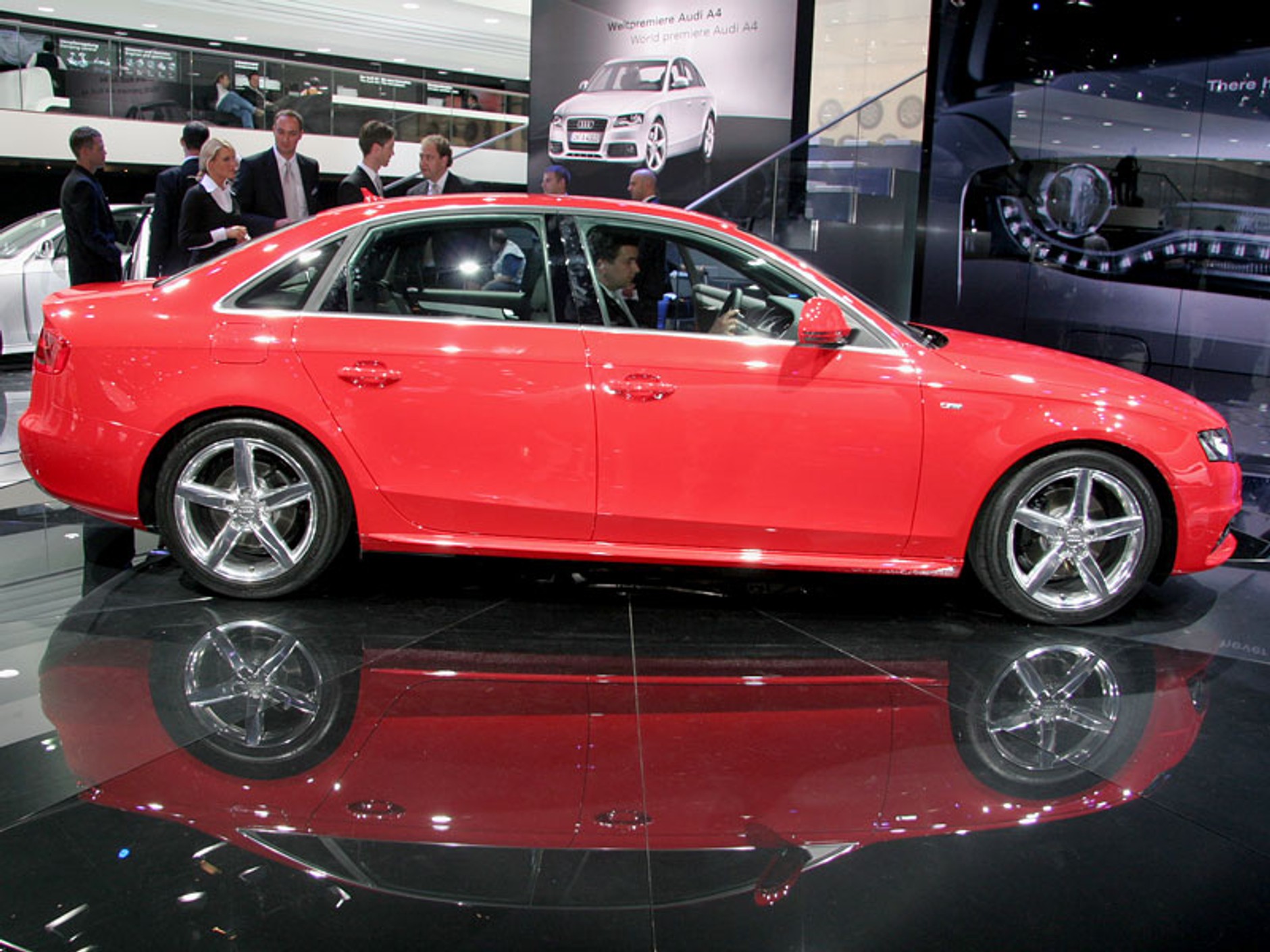 IAA Frankfurt 2007: Audi A4 – wynik pogoni za BMW 3