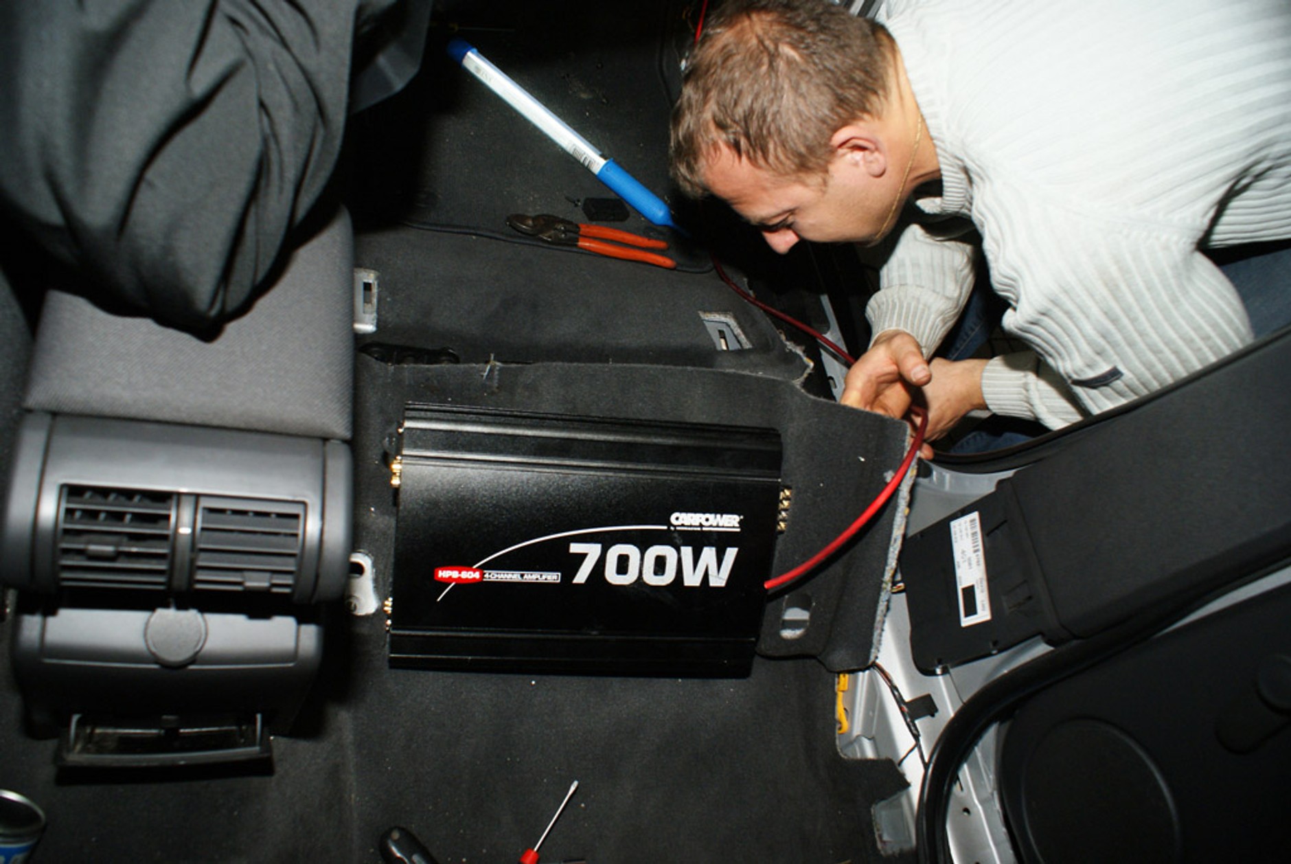 Radzimy jak zamontować wzmacniacz