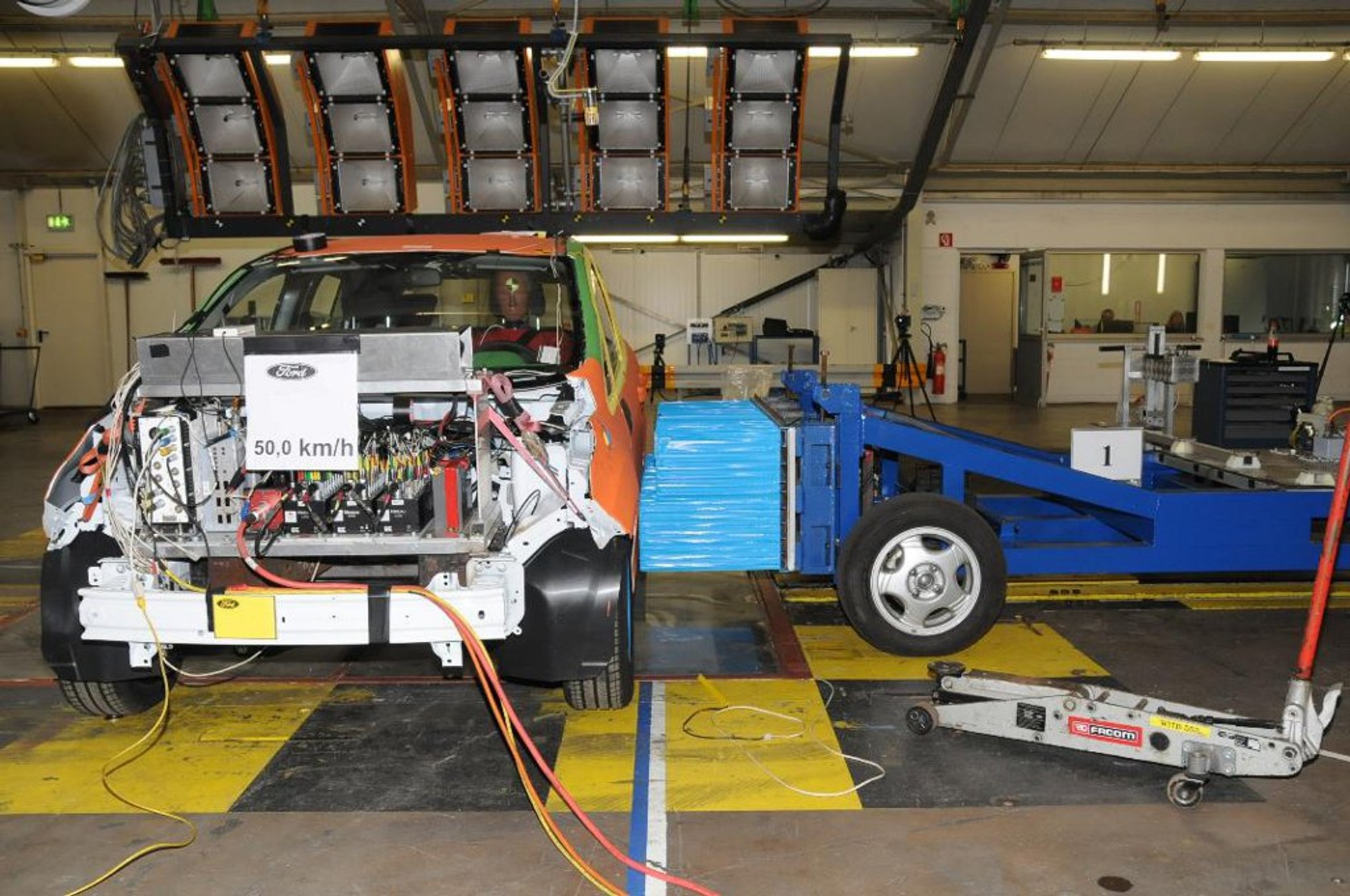 Czy nowy Ford B-MAX jest bezpieczny?