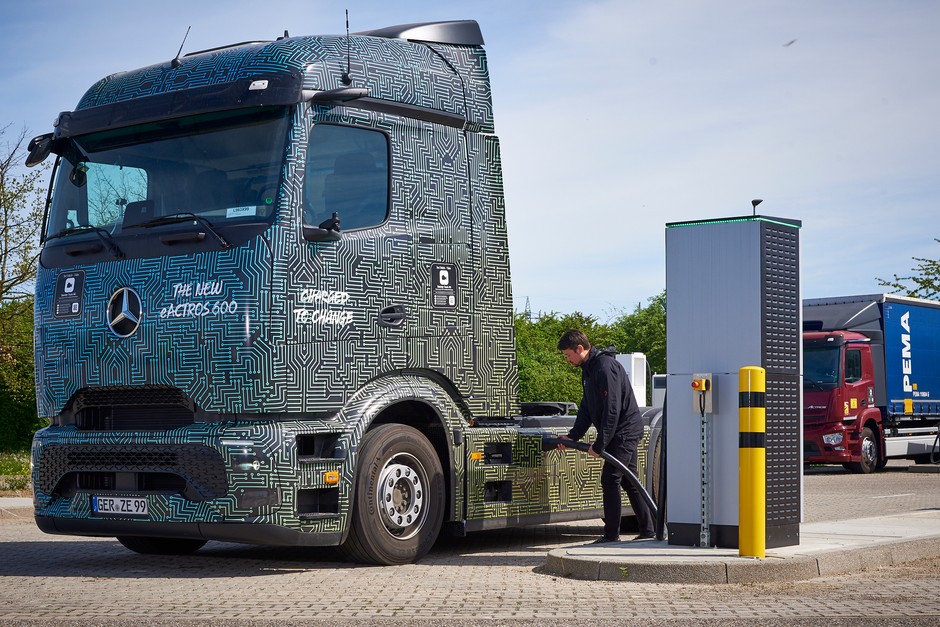Elektryczna ciężarówka Mercedes-Benz eActros 600