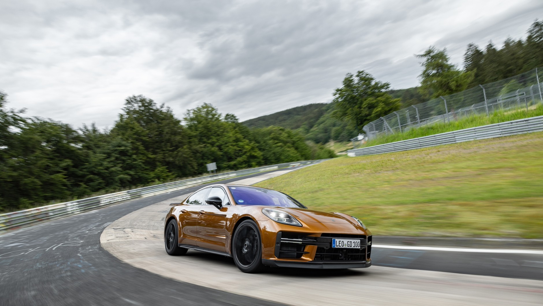 Porsche Panamera na torze Nurburgring