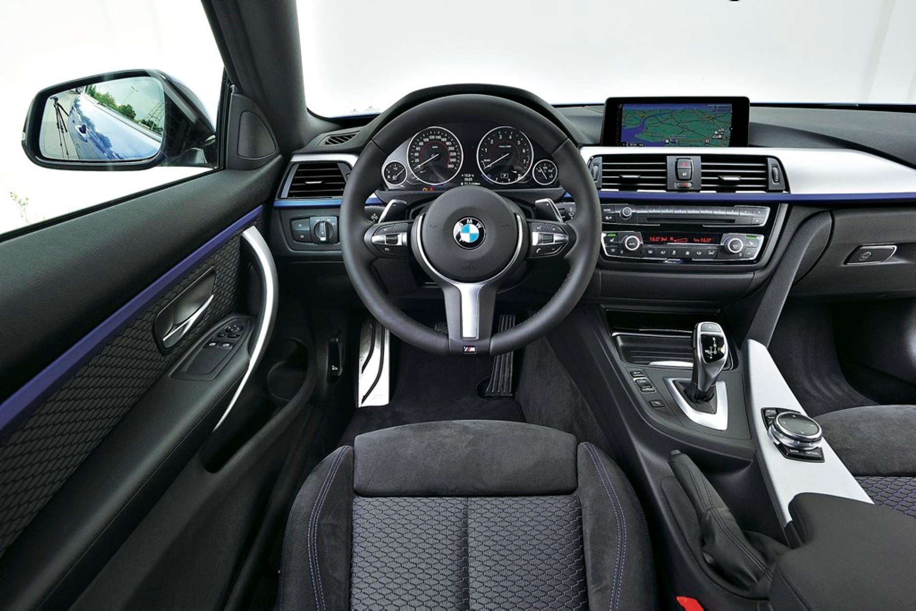 BMW serii 4, kokpit