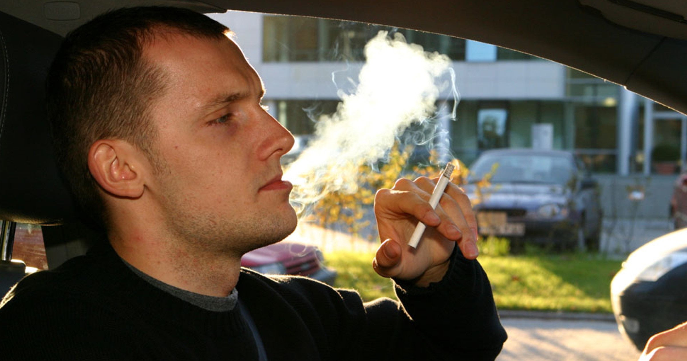 Jak usunąć z auta przykry zapach?