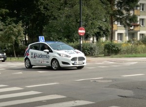 Jak zdać egzamin na Prawo jazdy? - Odcinek 6 – Jak poruszać się w ruchu miejskim?