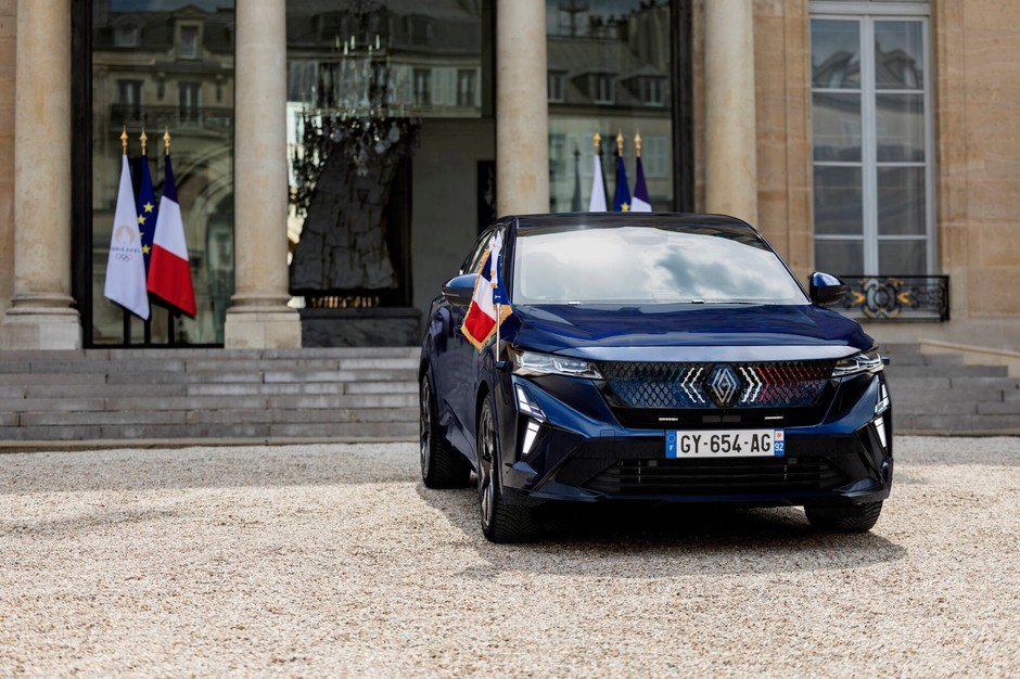 Renault Rafale zostało nową limuzyną prezydencką Emmanuela Macrona