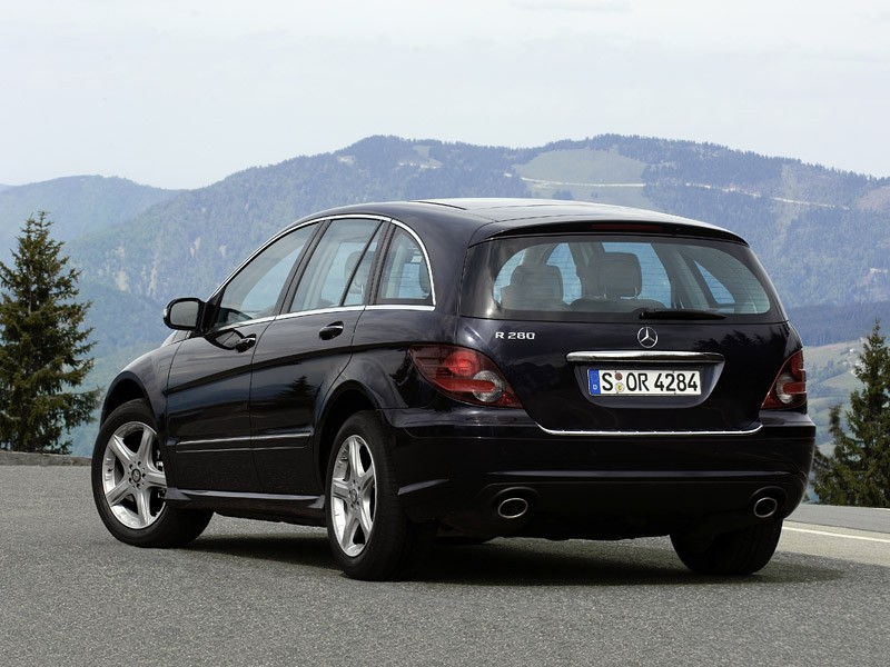 Mercedes-Benz klasy R: napęd na tylną oś i niższe ceny