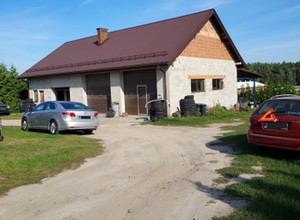 Na naprawy przyjeżdżają do niego klienci z Warszawy, bo jest taniej. Byliśmy u mechanika na wsi