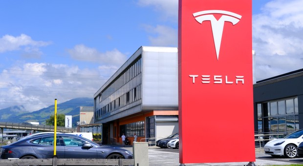 Tesla spada na całym świecie. Od bohatera do zera? Duży problem w Chinach