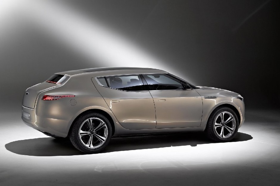 Aston Martin Lagonda - Brzydkie kaczątko w stylu retro