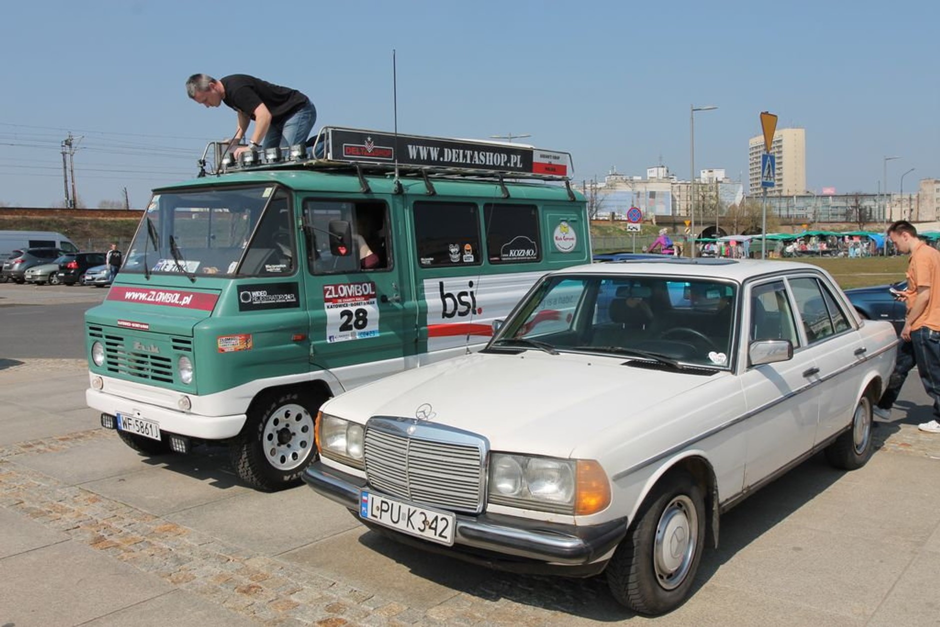 Youngtimer Warsaw 2015 - parada pod Stadionem Narodowym