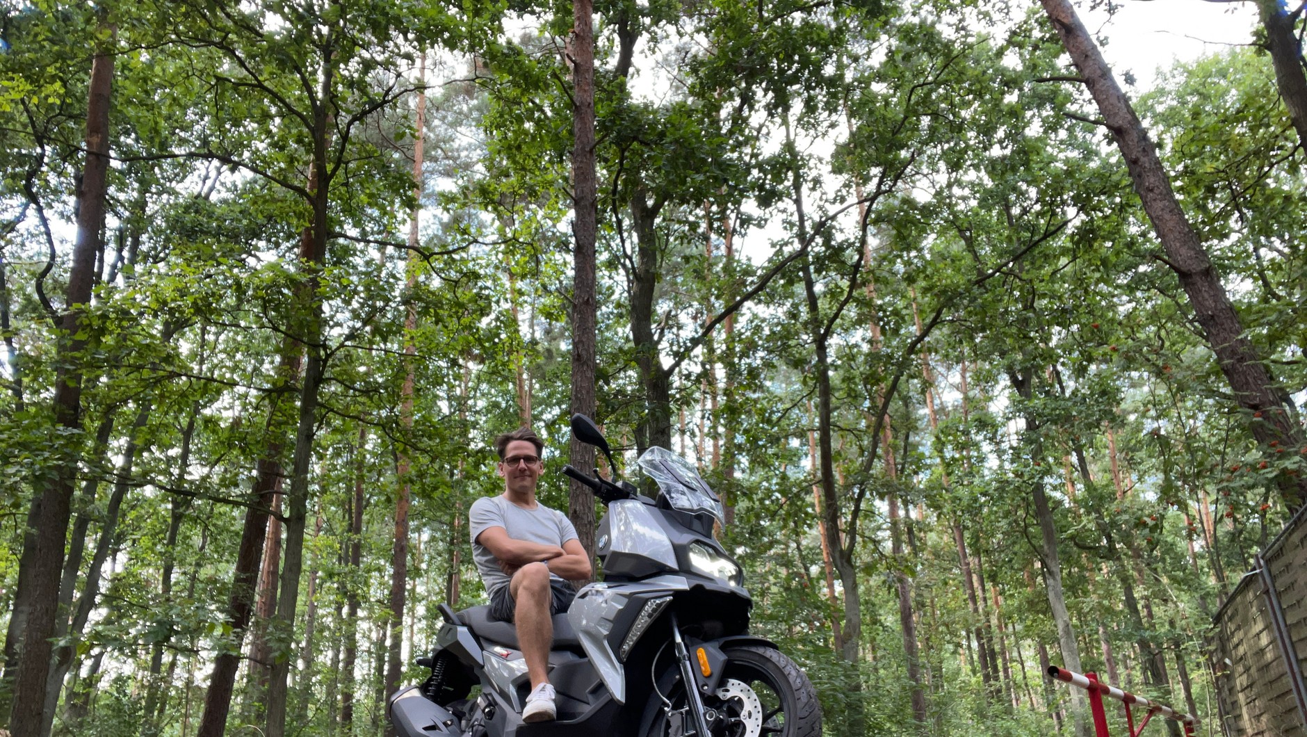 Elektryczny czy "normalny"? Sprawdziłem skutery BMW C 400 X i BMW CE 04