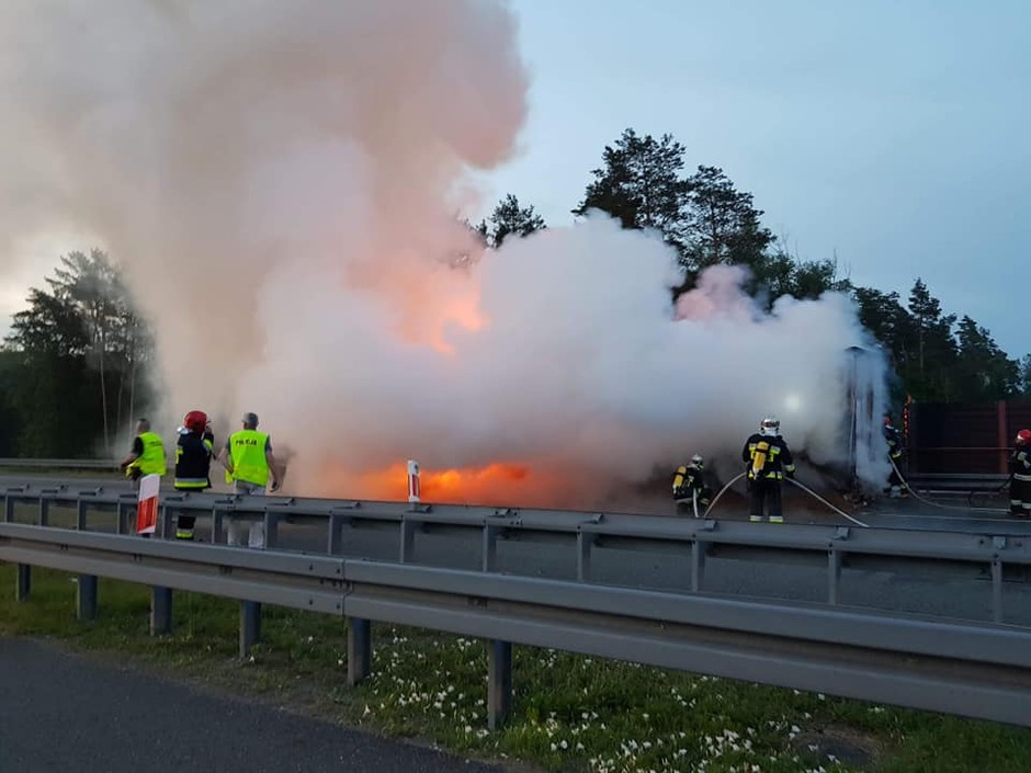 Pożar ciężarówki z paszą na autostradzie A2