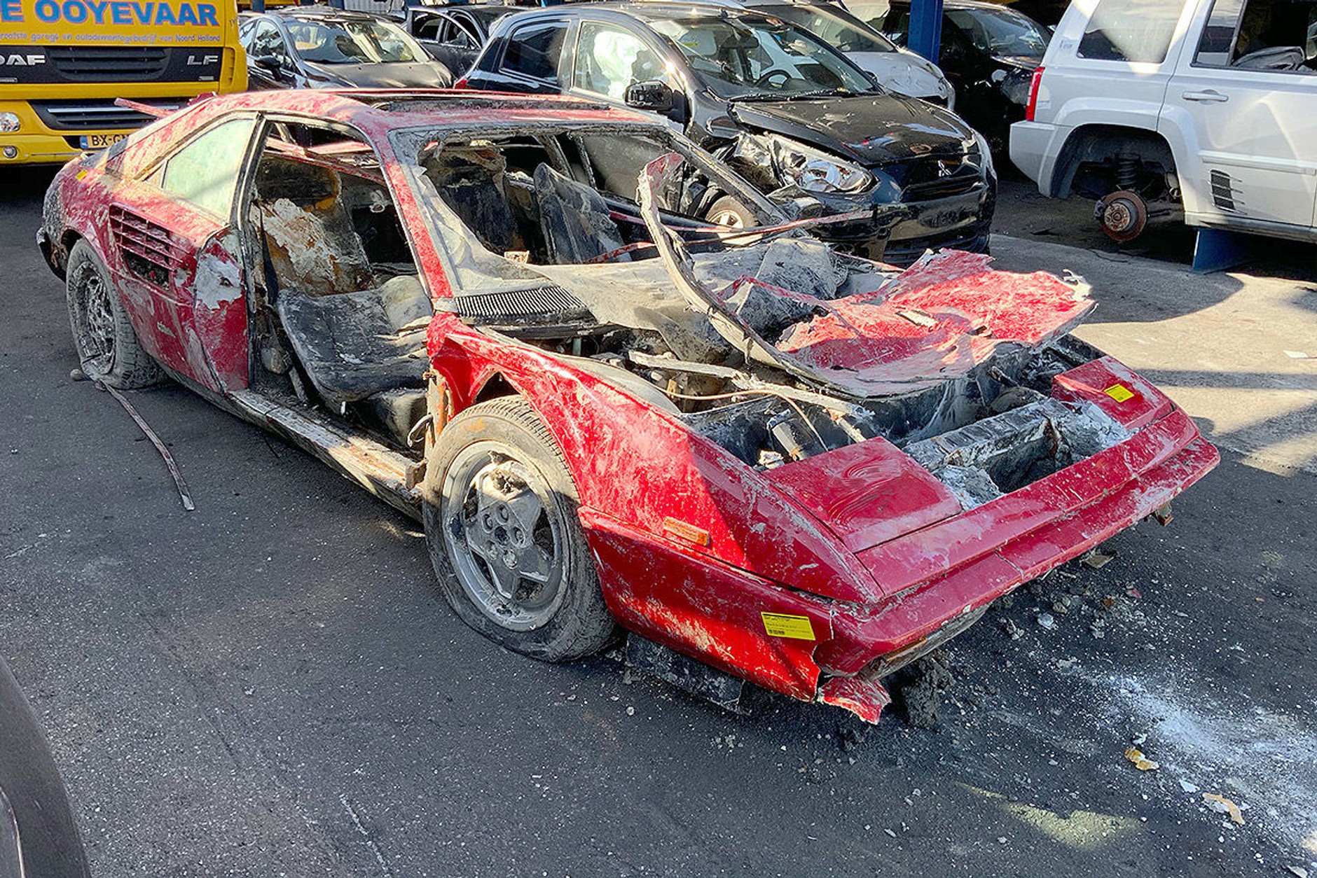 Ferrari Mondial wyłowione z kanału