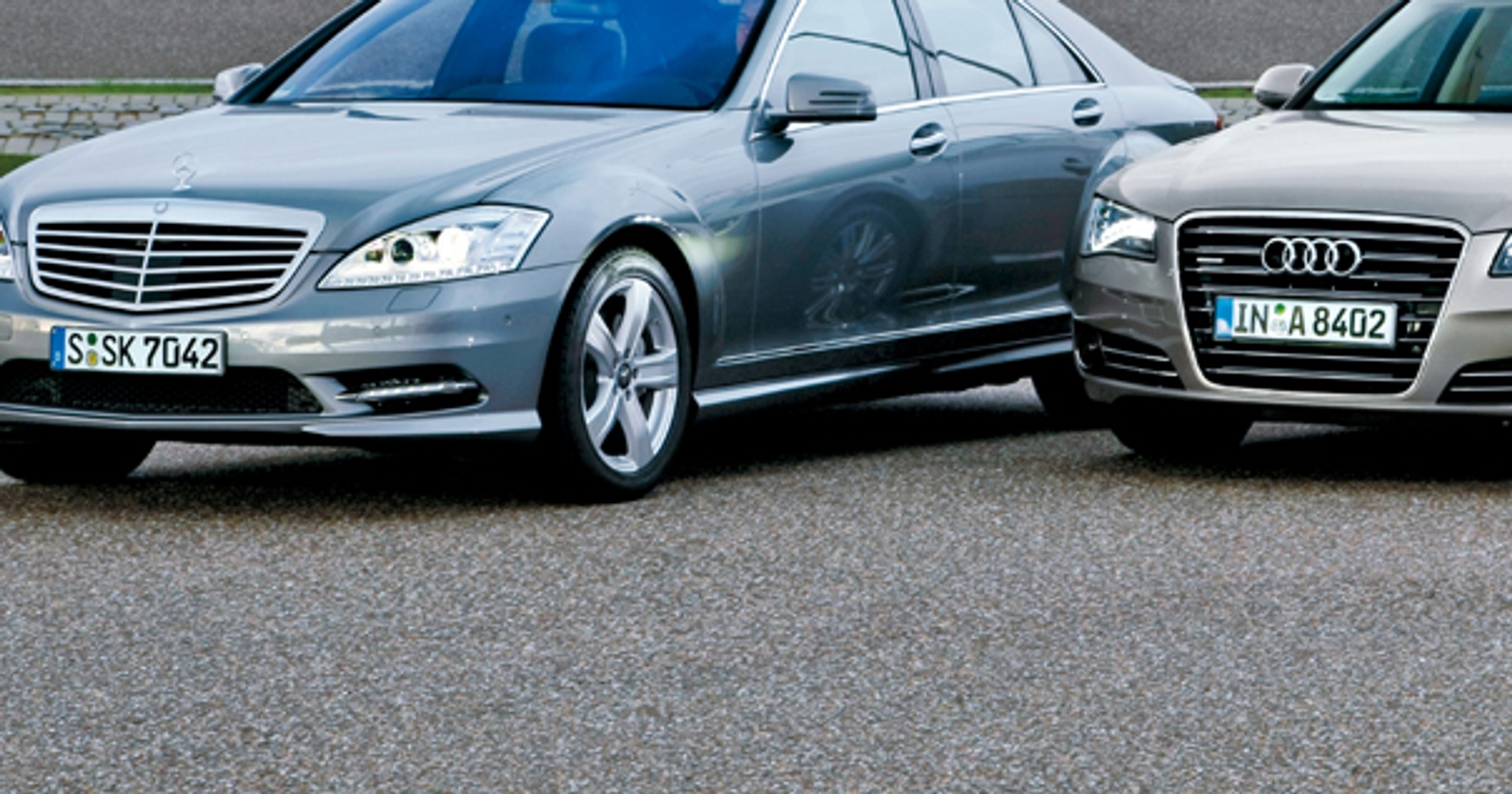 Mercedes klasy S kontra Audi A8 - Który daje więcej luksusu?